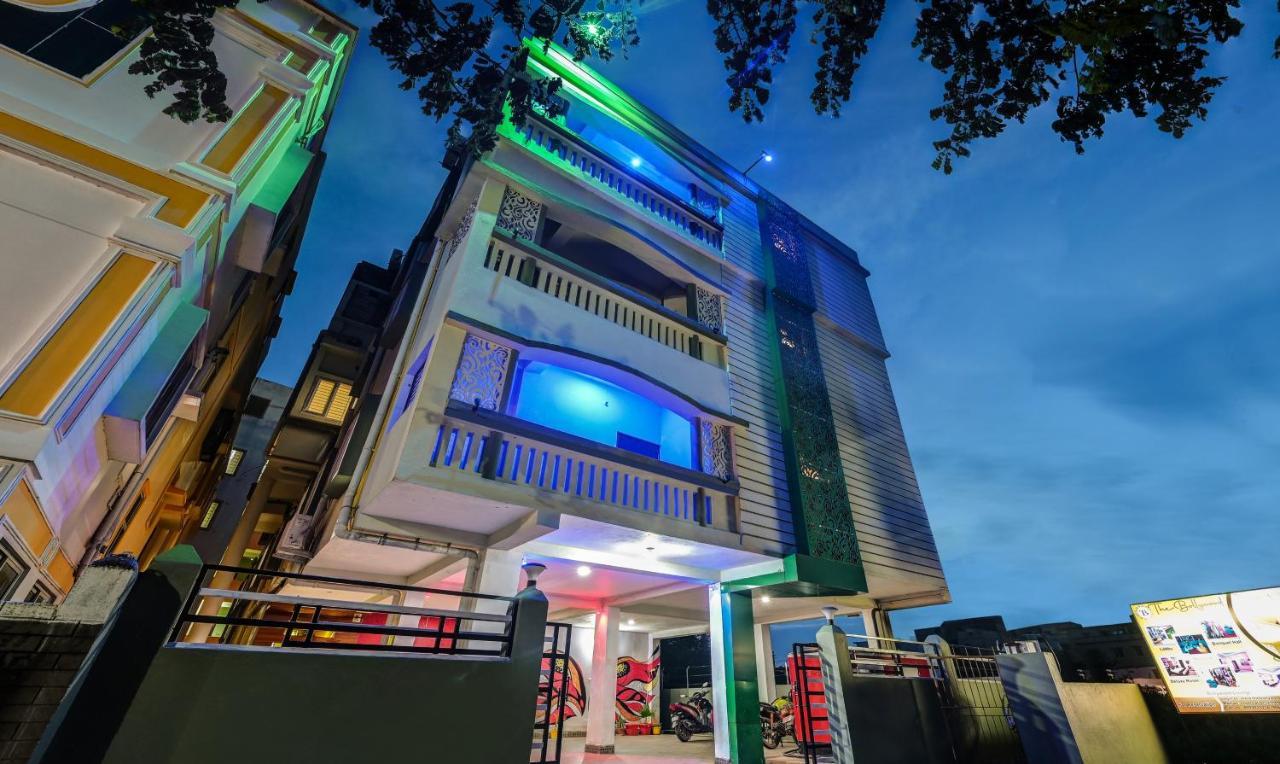 Hotel Treebo The Bollywood Bhubaneswar Esterno foto